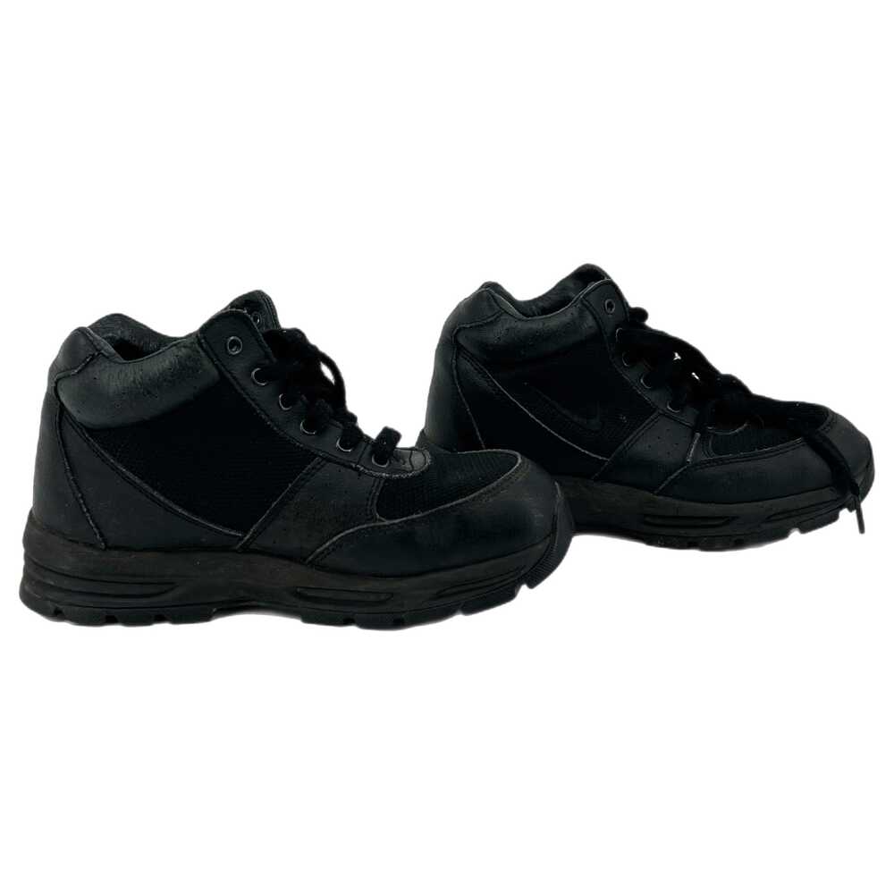 Nike Black Athletic Sneakers for Boys | Size 2.5B - Great for All Seasons